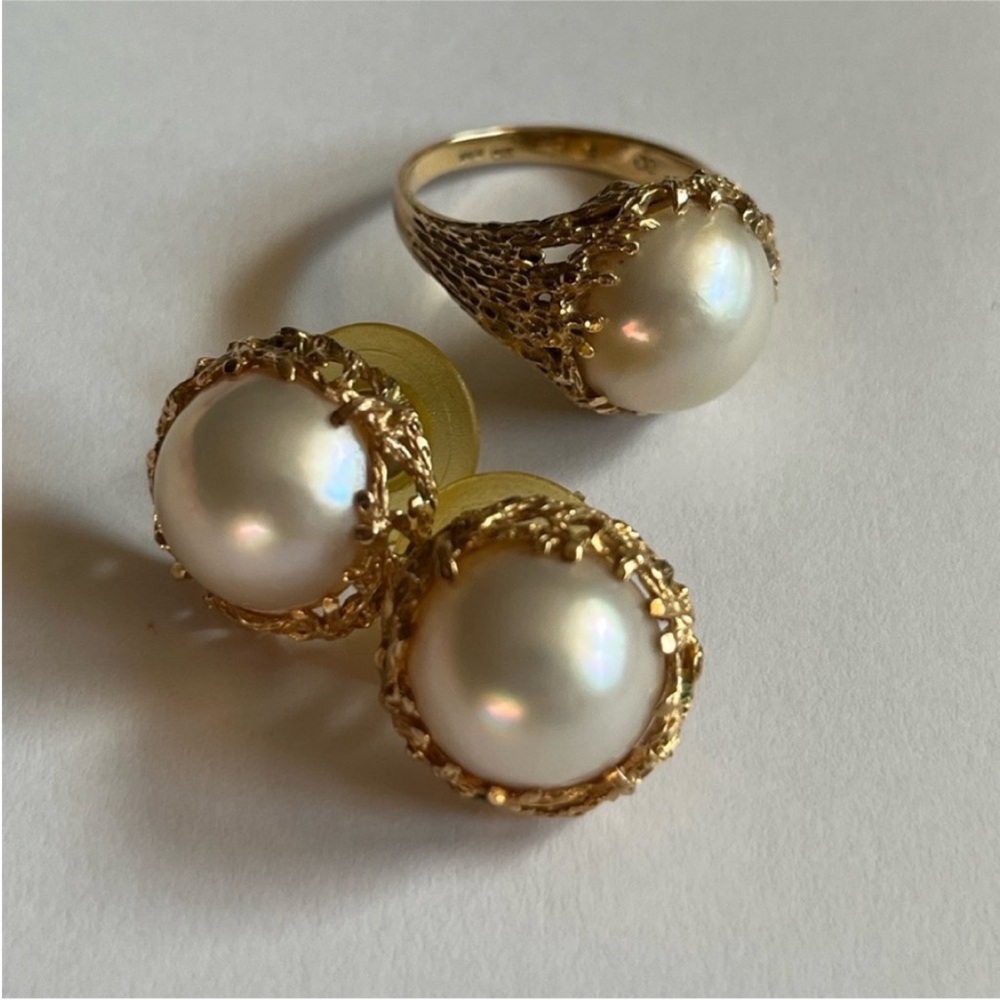 Stunning Vintage Estate 1980s 14k Gold Mobe Pearl
Stud Earrings & Ring Set